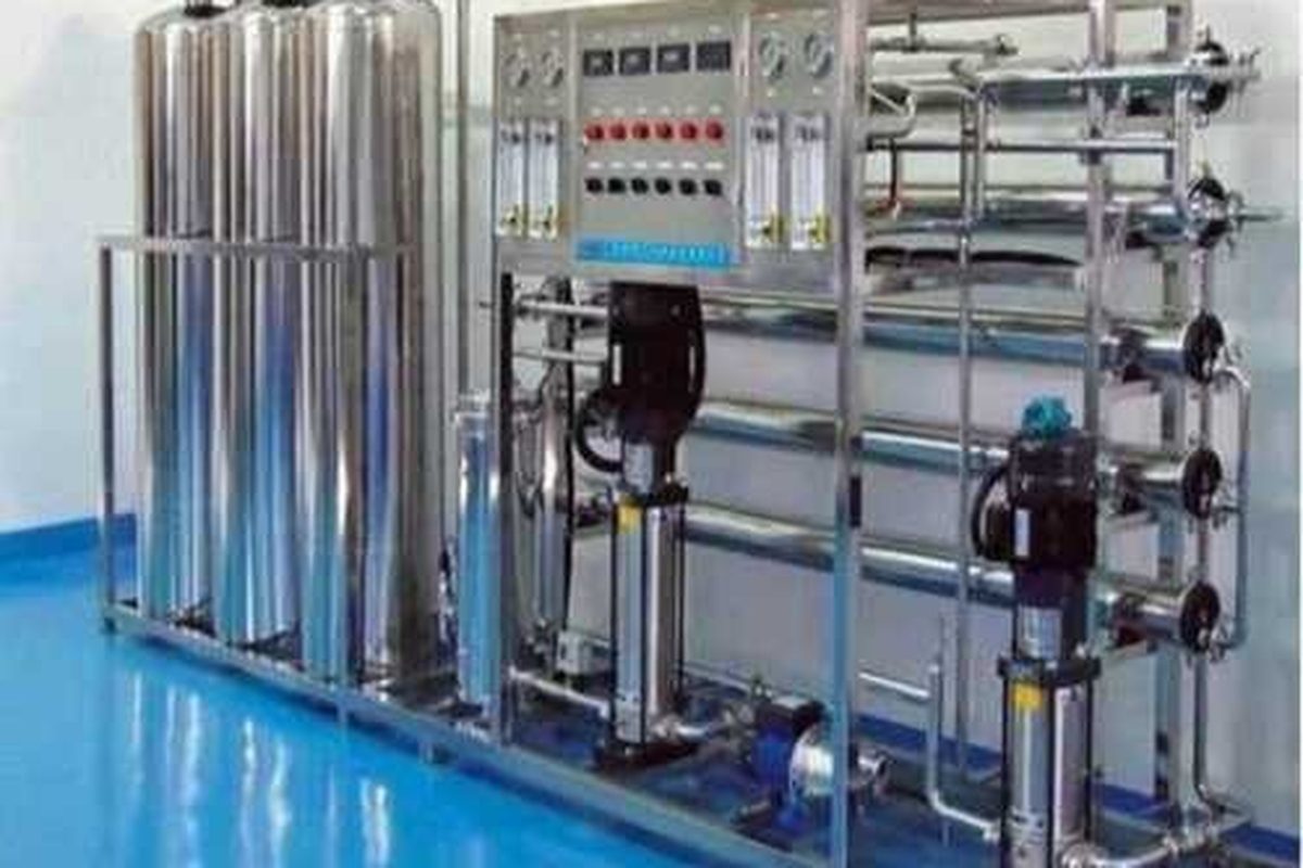 Commercial reverse osmosis plant with stainless pre-filtration