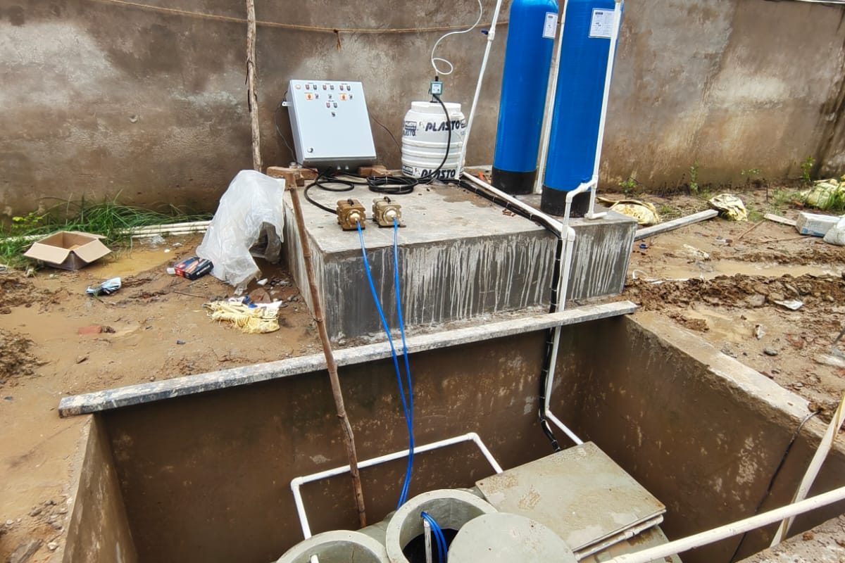 Underground treatment plant with pressure filters before backfill